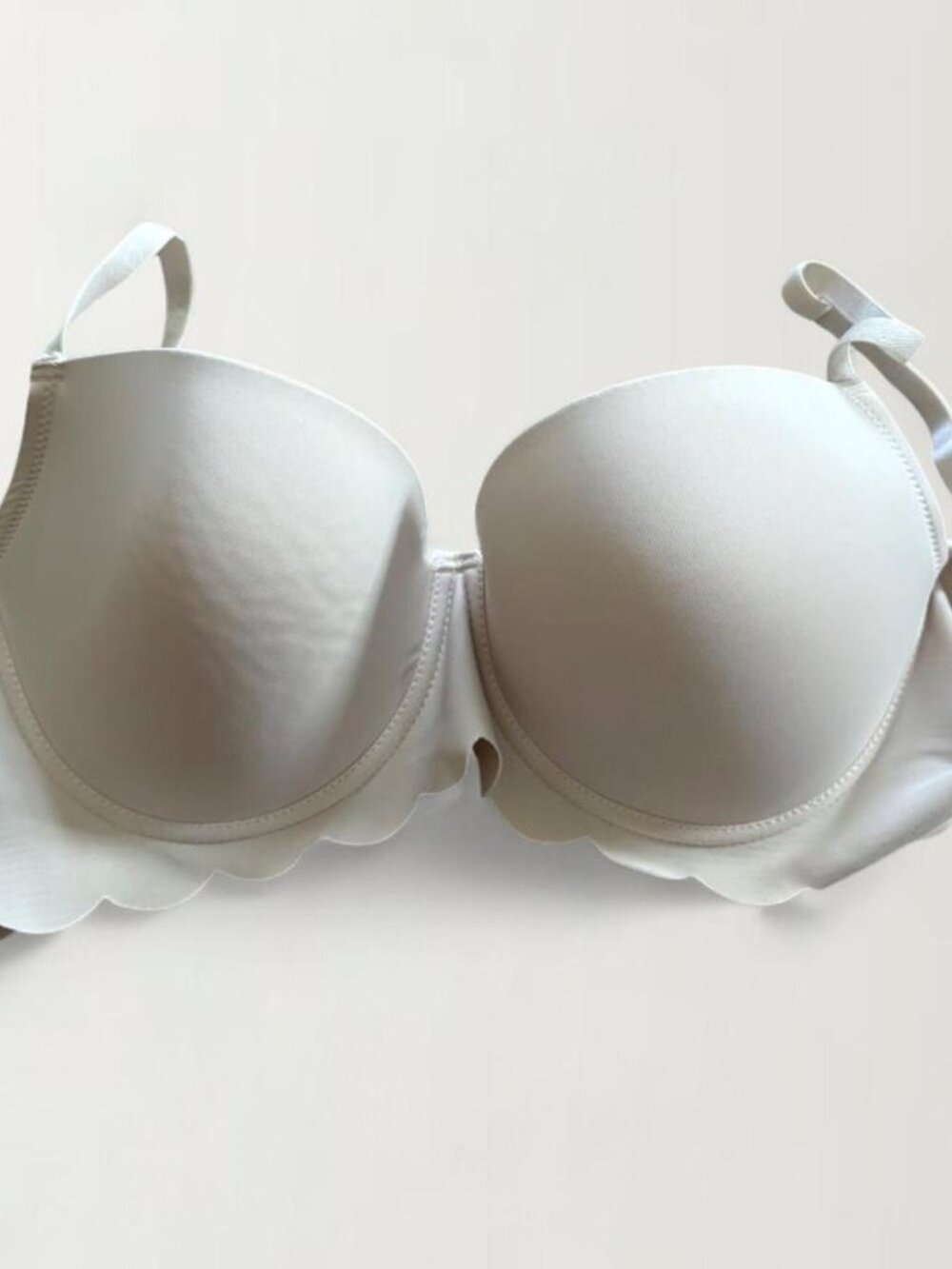Felina cream/white bra with scalloped edges - 38D. Brand new never worn.